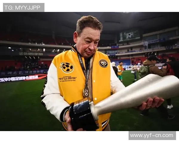 斯卢茨基要想学海港在前场堆外援 还短少一个爆点或许高点